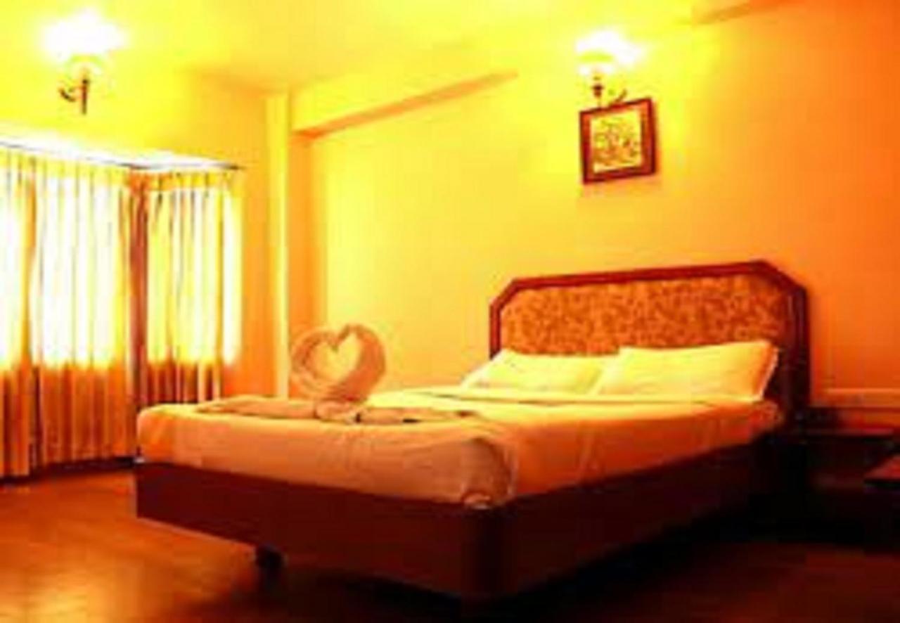 Hotel Blue Bird Ooty Eksteriør billede